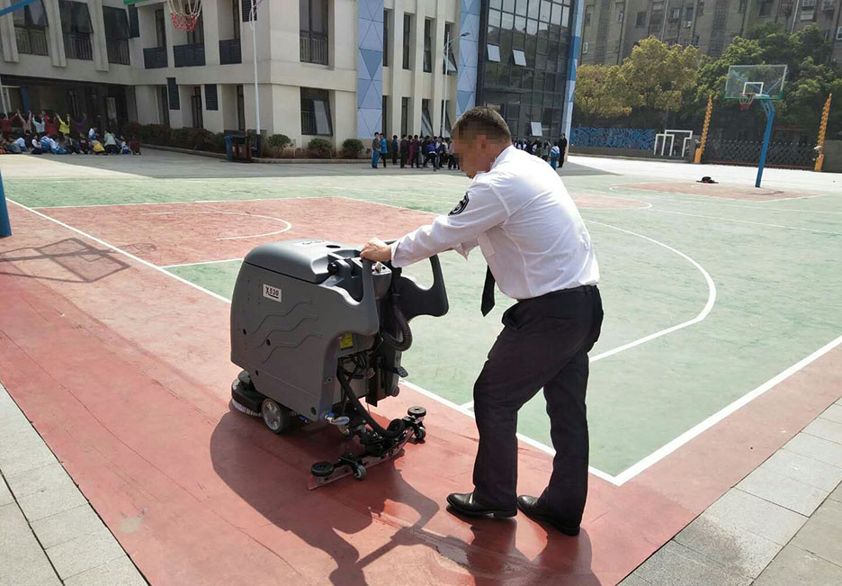 江西大型清潔設(shè)備多功能洗地機(jī)和電動<a href=http://clzygzc.com target=_blank class=infotextkey>掃地車生產(chǎn)廠</a>