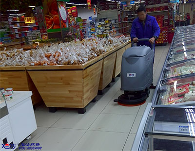 如何進(jìn)行商場(chǎng)保潔工作？